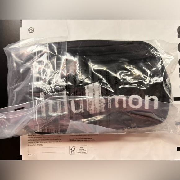 Lululemon Everywhere Belt Bag Black/White 1 Lt - Picture 1 of 4
